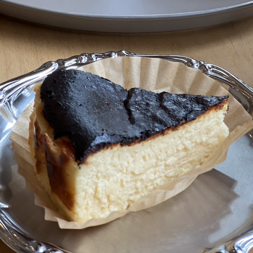 Rice-flour Basque cheesecake